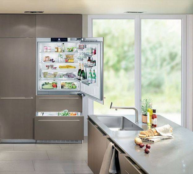 Встроенный холодильник — это красиво и весьма удобно