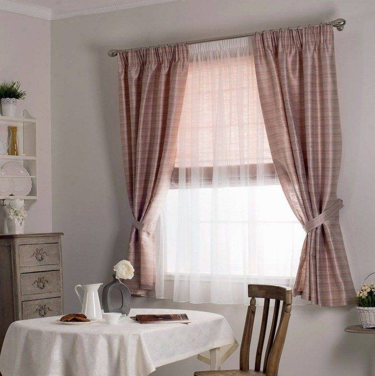 Короткие шторы в спальне: преимущества, виды, особенности выбора