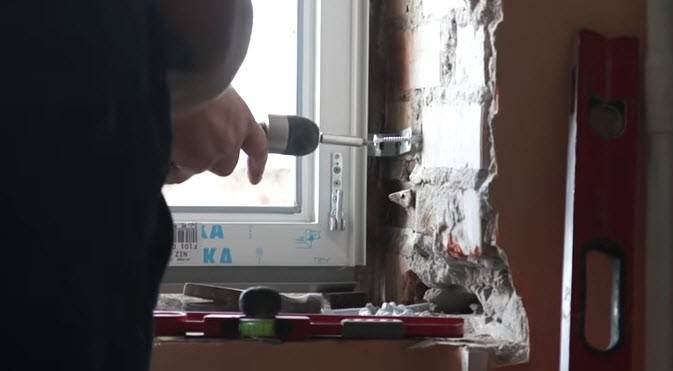 Розетка в откосе окна – инструкция по установке с фото