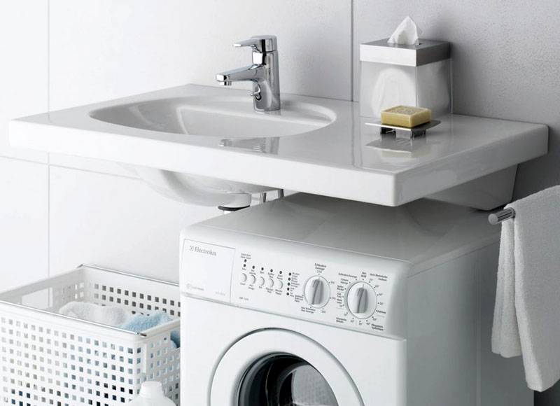 Раковина над стиральной машиной — просто и практично
