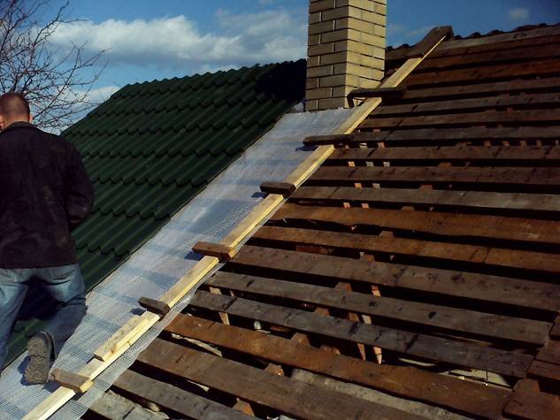 Как сделать демонтаж шифера – как правильно снять материал с крыши