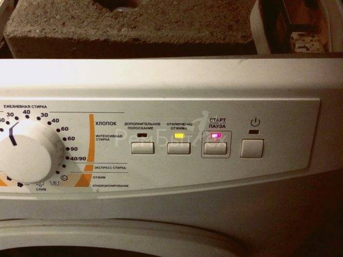 Почему стиральная машинка прыгает при отжиме: основные причины и способы их устранения