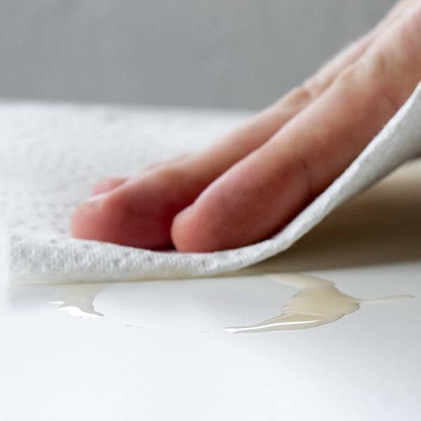 Почему нельзя вытирать стол бумагой, салфеткой – приметы и суеверия