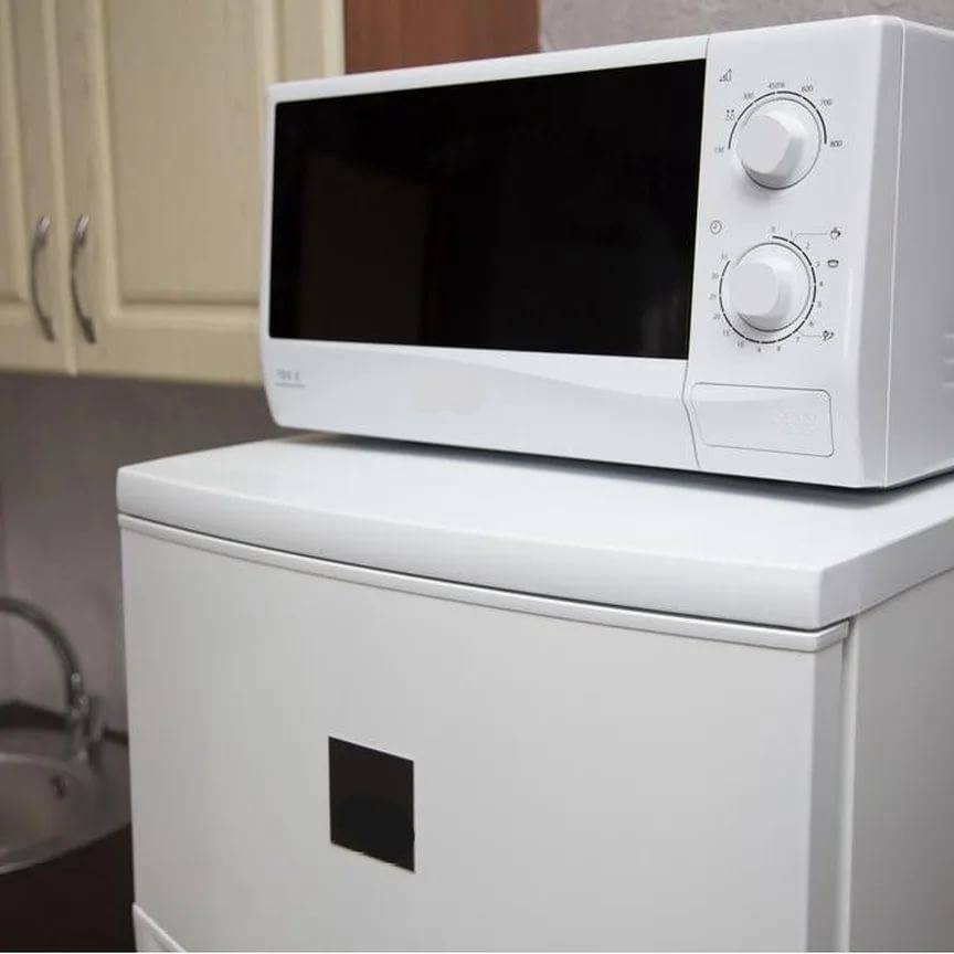 Можно ли ставить микроволновку на стиральную машину: разбор мифов