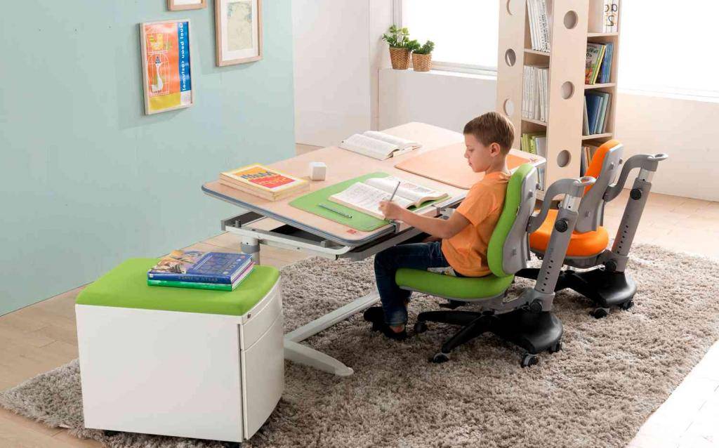 Высота письменного стола для школьника: стандарт, гост, таблица относительно ребенка 7-10 лет