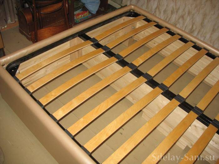 Как самостоятельно устранить скрип ламелий деревянной кровати