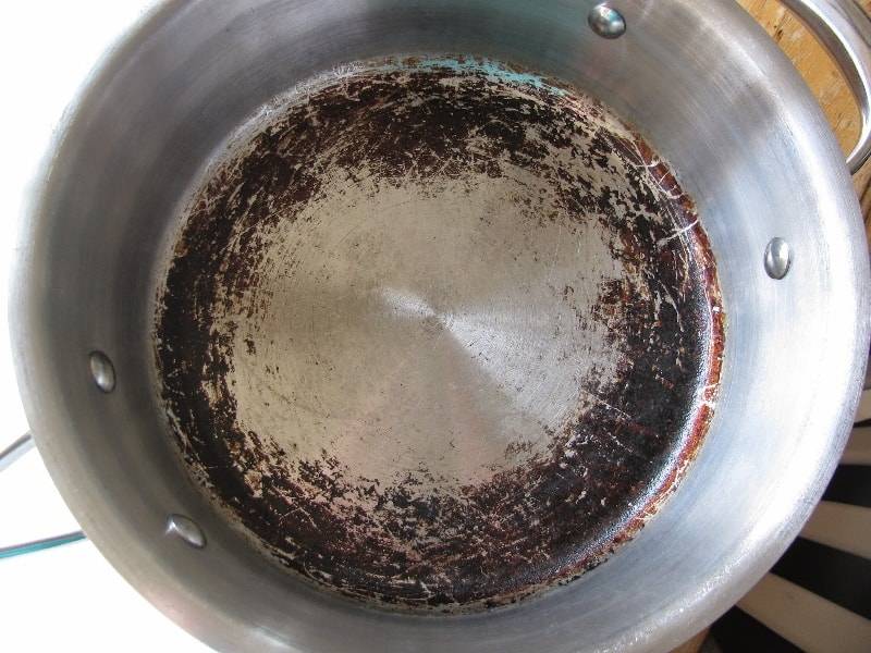 Как почистить алюминиевую кастрюлю от пригоревшего нагара и черноты