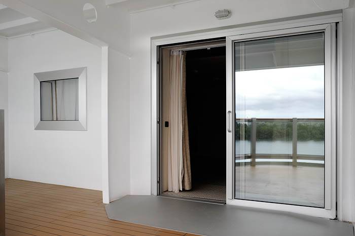 Двойная балконная дверь: особенности двухстворчатых систем