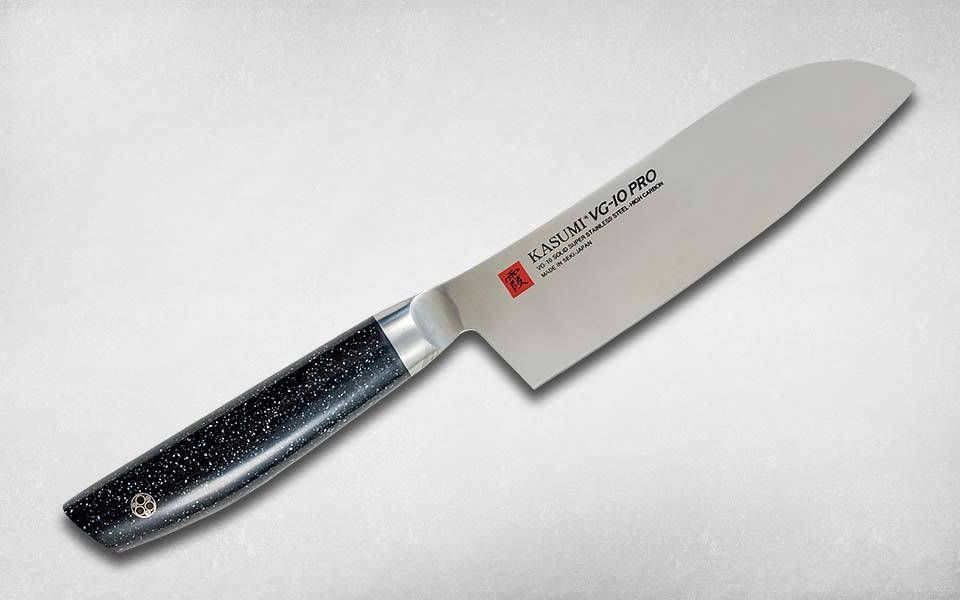 Для чего предназначен нож santoku и в чём его особенность