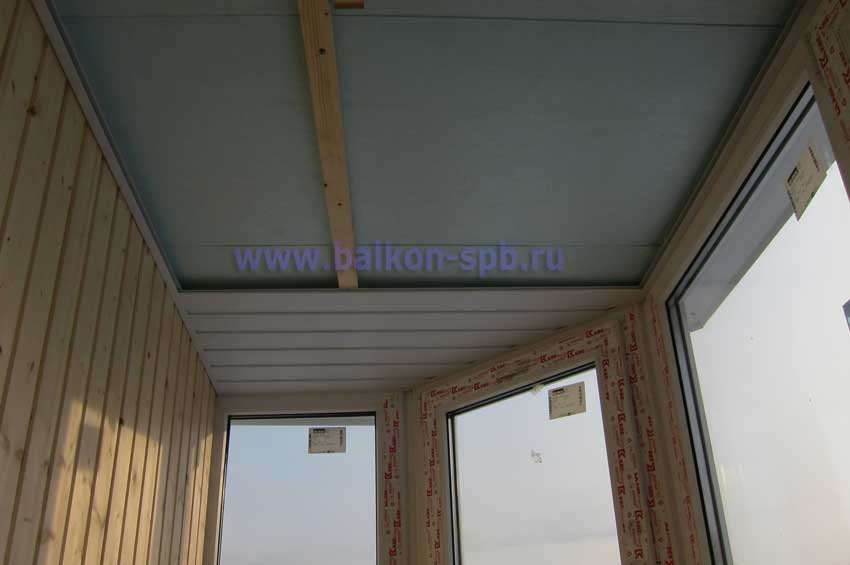 Отделка потолка на балконе – варианты материалов, характеристики, преимущества и недостатки