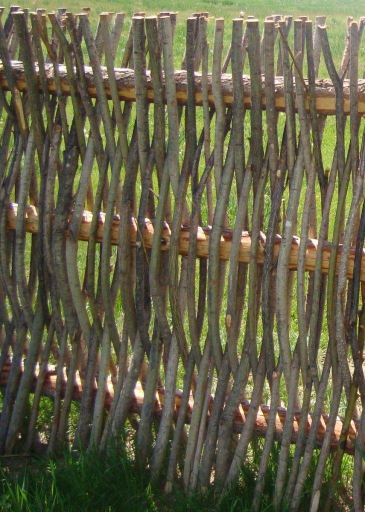 Плетеный забор своими руками: секреты плетения изгороди из прута и лозы