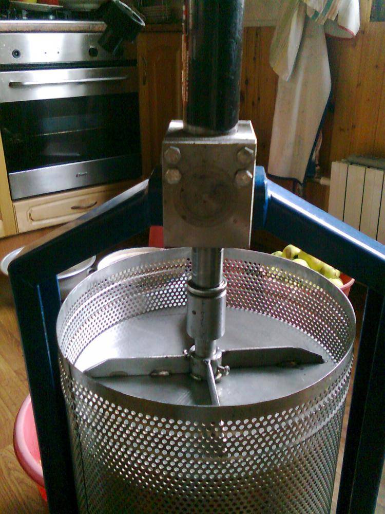Самодельная соковыжималка для яблок и томатов: инструкция по изготовлению из стиральной машины