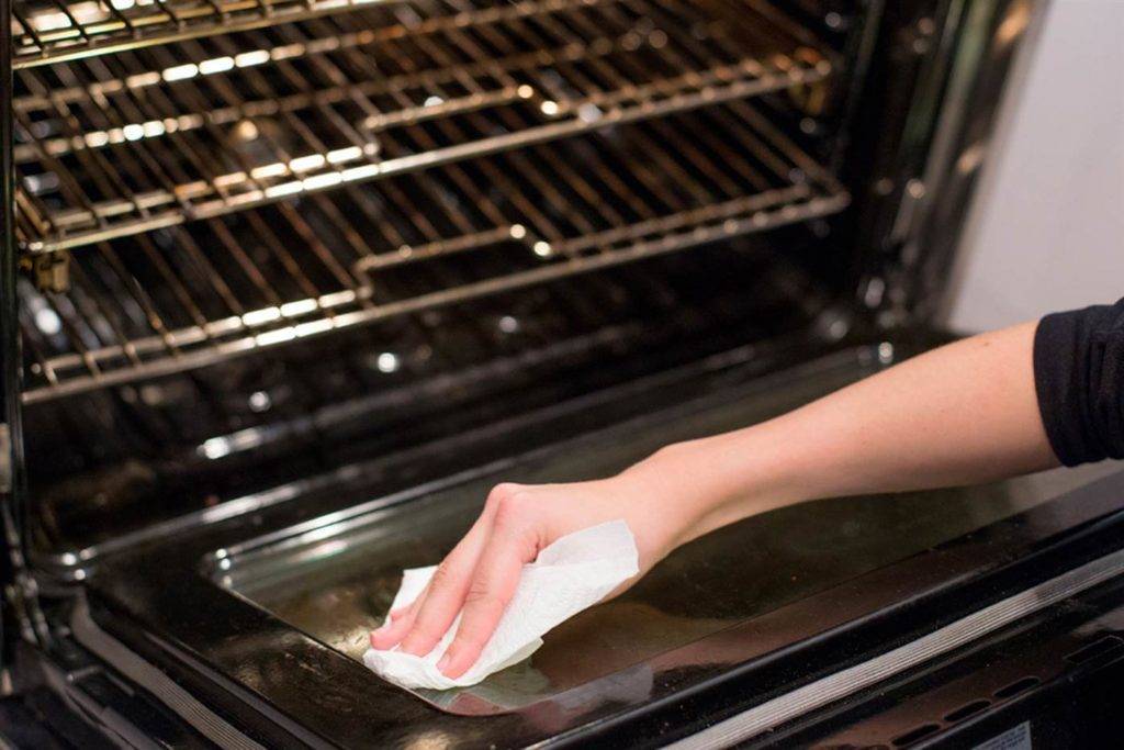 Как очистить духовку от жира и нагара – быстро и легко