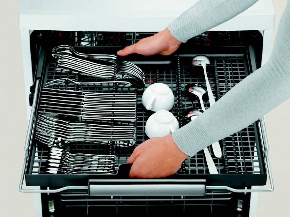 Как правильно загружать посуду в посудомойку: 10 правил безопасного использования посудомойки