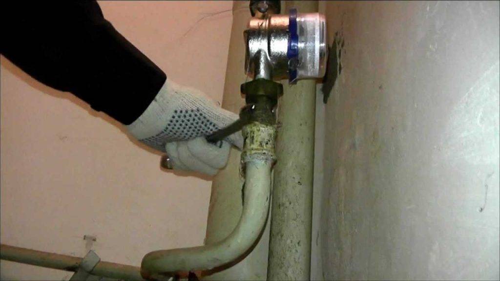 Почему гудят водопроводные трубы и как устранить шум?