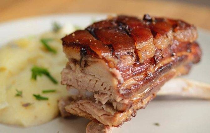 Ветчина в ветчиннице: рецепт из свинины мясных деликатесов в кастрюле и духовке пошагово