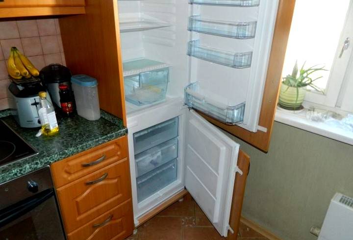 5 мест, куда поставить холодильник на любой кухне: фото, советы, идеи