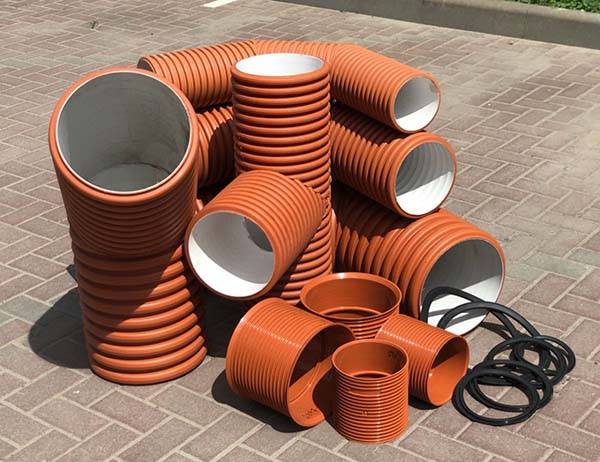 Гофрированные трубы для наружной канализации: виды, правила и стандарты применения