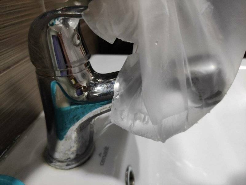 Как почистить смеситель в ванной: снаружи и внутри