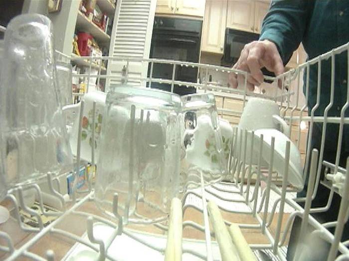 Почему налет на посуде после посудомоечной машины: причины, как избавиться, очистить