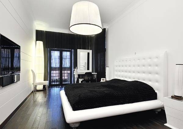 Золотая спальня: фото интерьера с белыми, синими, черными обоями и шторами