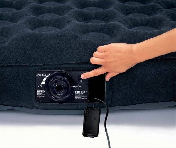 Как заклеить надувной матрас заплаткой, ремкомплектом и обычным клеем в домашних условиях