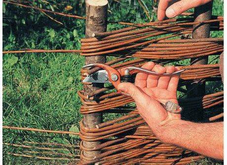 Как сделать плетеный забор из досок своими руками: фото и видео