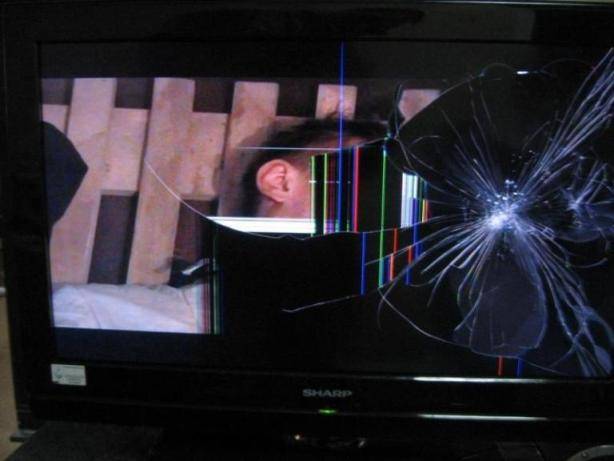 Разбил телевизор lg. Телевизоры BBK разбита матрица 50 дюйма. Матрица на телевизор Ирбис. Матрица телевизора Sony. Телевизор с разбитой матрицей.