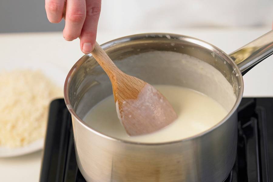 Как правильно кипятить коровье и козье молоко, в какой посуде, чтобы не пригорело: советы. можно ли кипятить молоко в электрочайнике, микроволновке, мультиварке, эмалированной и алюминиевой посуде, ки