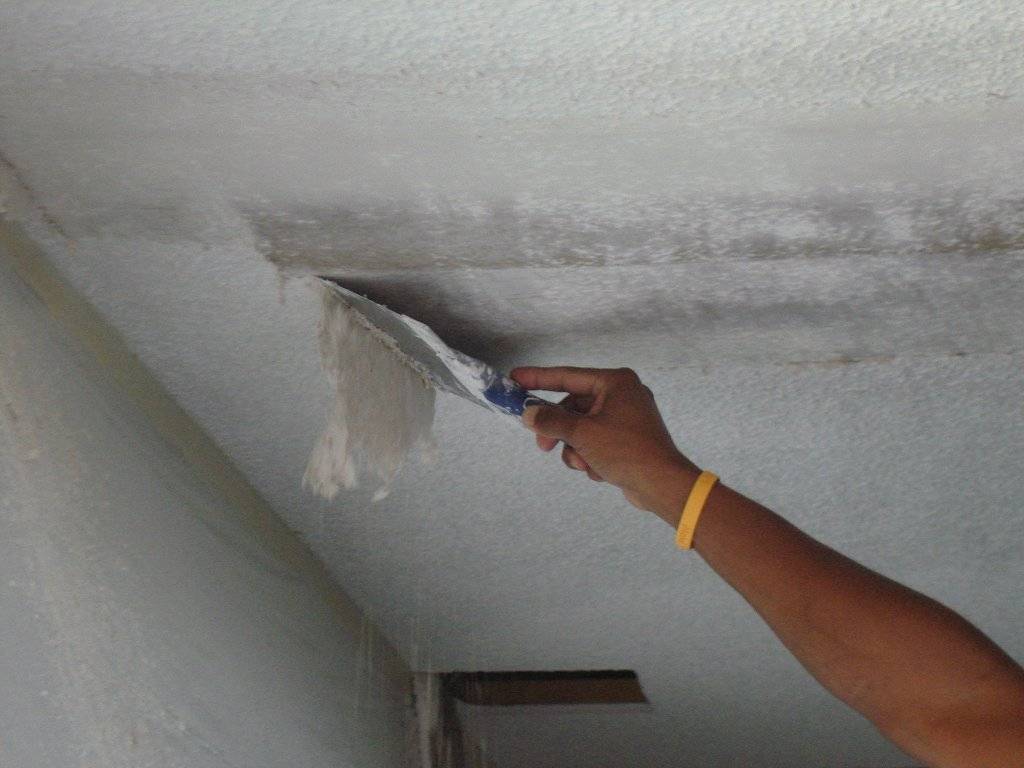 Как и чем лучше белить потолок своими руками?