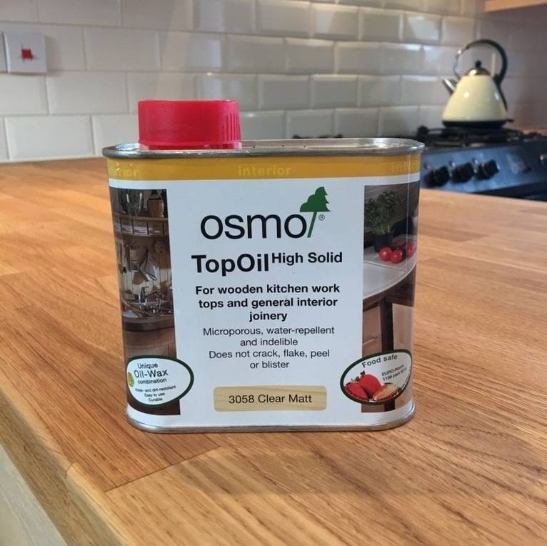 Расход масла для дерева. Масло Osmo topoil для столешниц. Масло-воск Osmo topoil. Osmo 3058 на дубе. Масло воск для дерева Osmo.