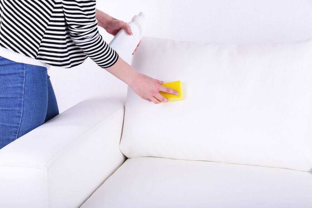 Как почистить диван - секреты быстрого удаления разнообразных пятен