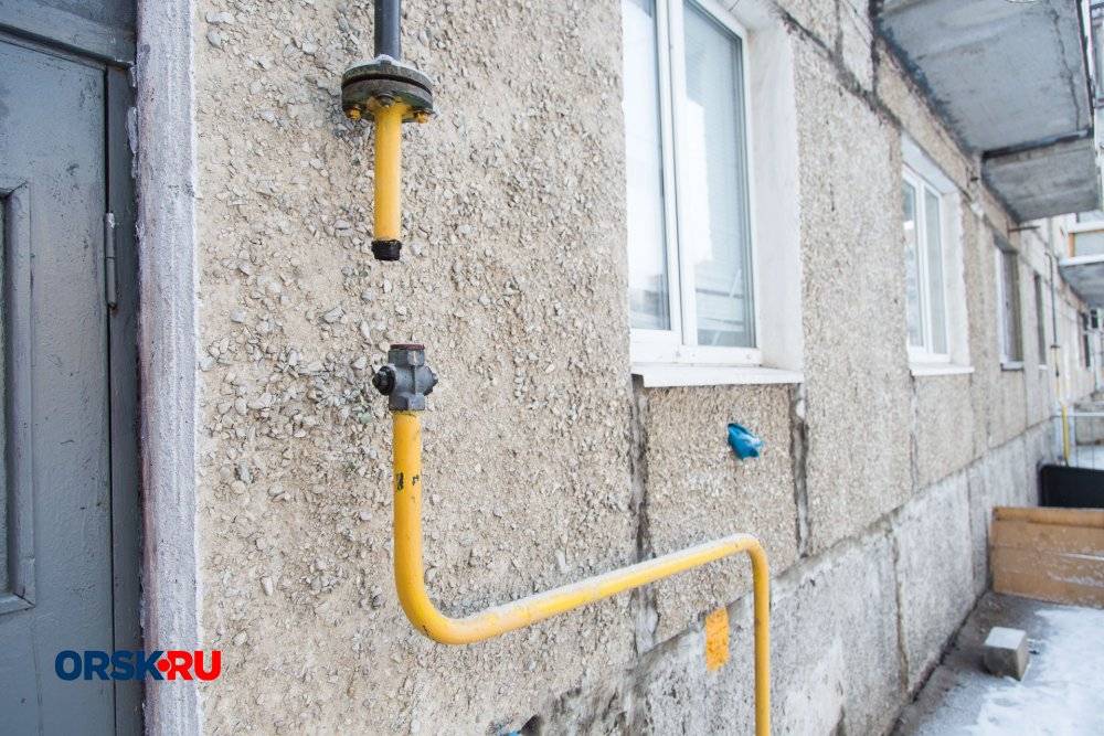 Можно ли закрыть газовую трубу сайдингом: нормы и правила маскировки газопровода