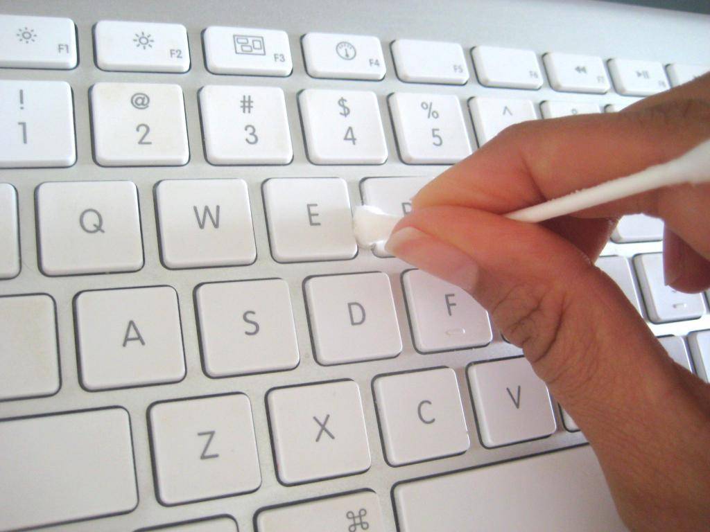 5 способов очистки компьютерной клавиатуры