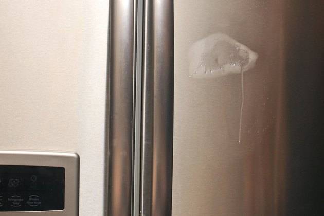 Появилась вмятина на холодильнике: как исправить ее в домашних условиях