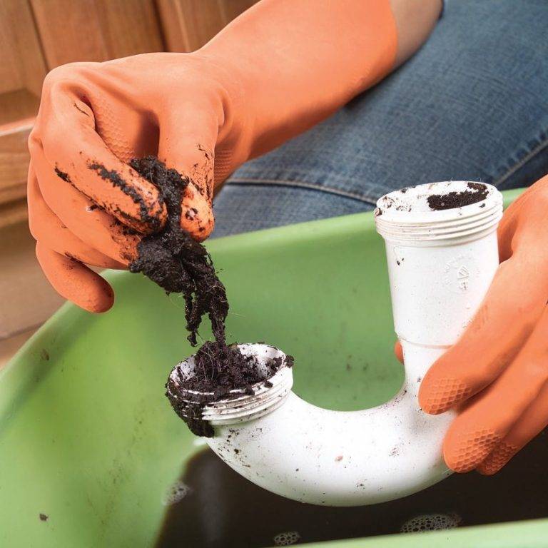 Советы профессионалов, как устранить засор в канализационной трубе в домашних условиях