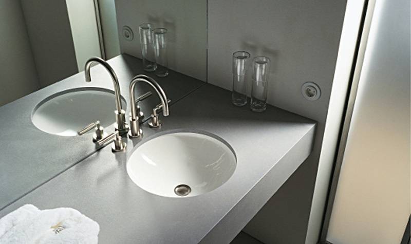 Особенности выбора столешницы для ванной комнаты под раковину: выбор материала, нюансы монтажа