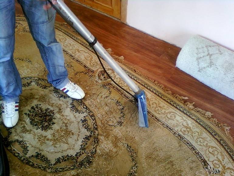 Рекомендации по чистке шерстяных ковров в домашних условиях