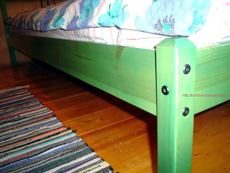 Чем покрасить детскую кроватку из дерева?
