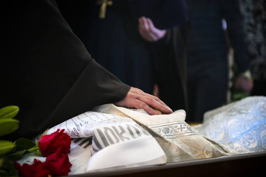Что можно и нельзя делать родственникам после похорон - народные приметы и суеверия