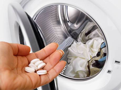 Зачем в стиральную машину нужно добавлять аспирин: для белья и устройства