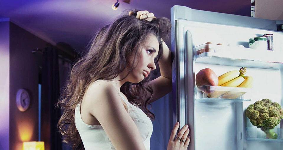 Что будет если поставить горячее в холодильник. Почему нельзя ставить горячее в холодильник. Почему нельзя ставить горячее