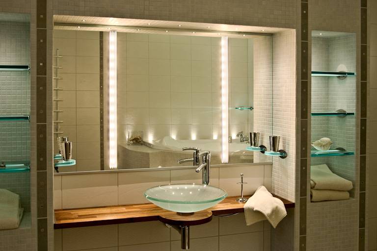 Светильники в потолок для ванной (110 фото): лучшие примеры дизайна и организации освещения в ванной комнате