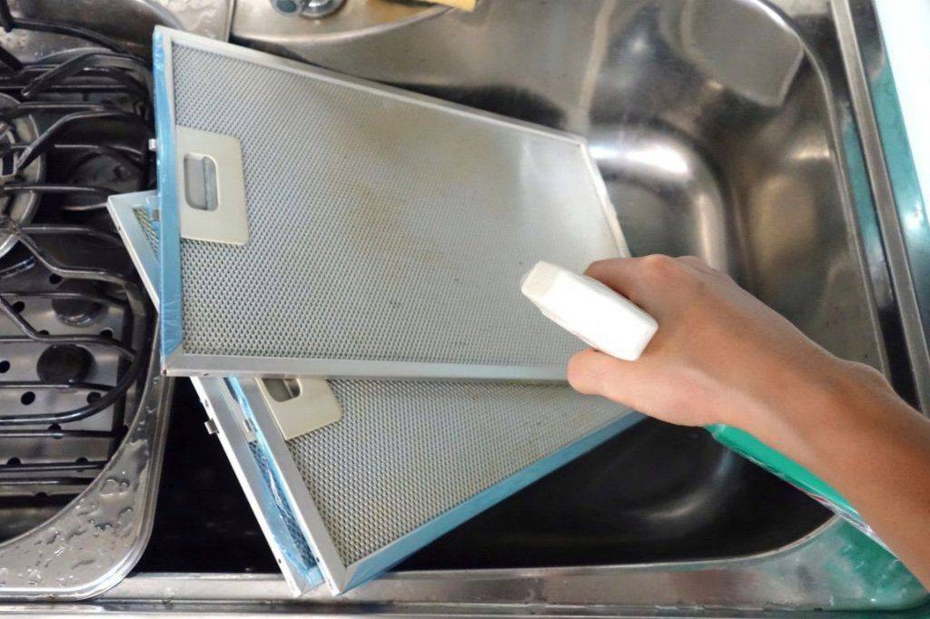 Как очистить вытяжку от жира на кухне: домашние средства для удаления грязи, эффективные моющие растворы