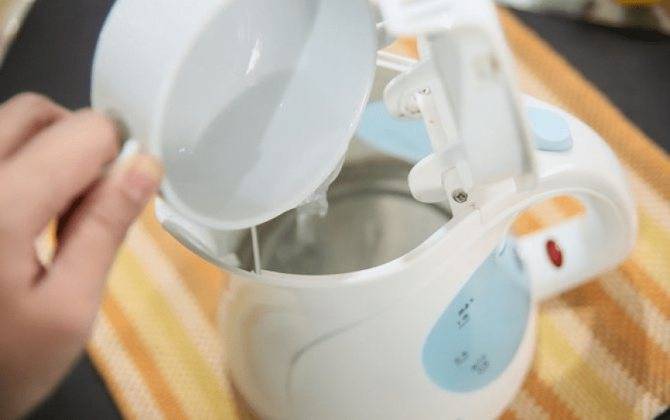 Новый чайник пахнет пластмассой, что делать, как убрать и избавиться от запаха пластмассы в чайнике