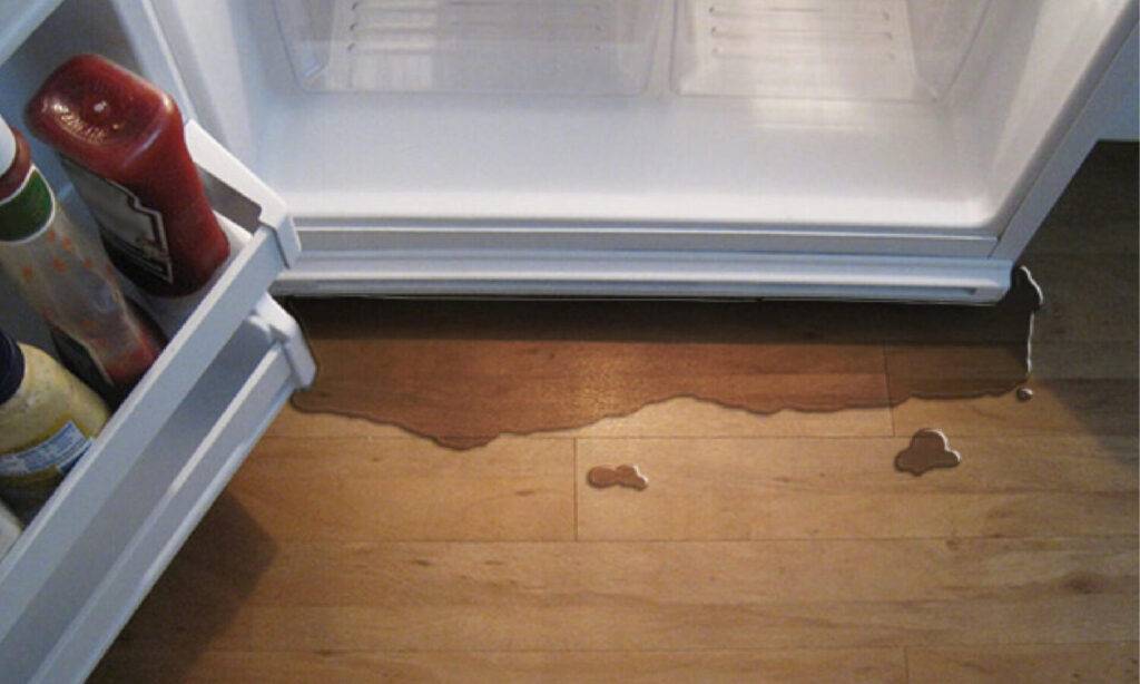 Течет холодильник, что делать?