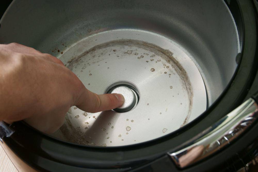 Как почистить мультиварку: чем мыть внутри и снаружи