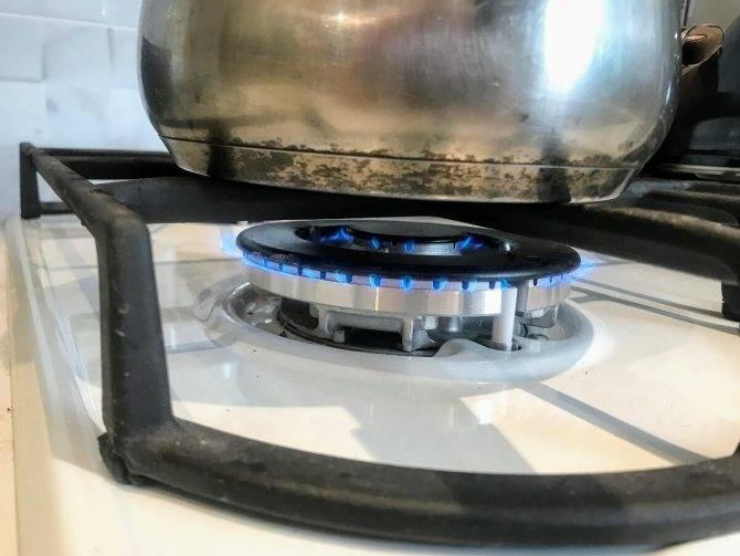 Почему коптит газовая плита в квартире и на даче – причины и их устранение