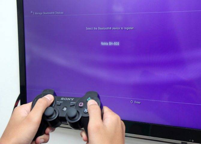 Как подключить наушники к ps4?