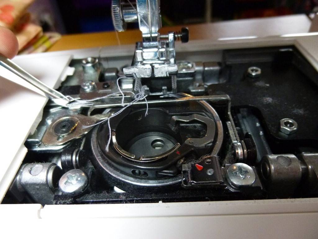 Как разобрать корпус швейной машинки janome. устройство и ремонт швейной машины janome. прежде чем разбирать машинку